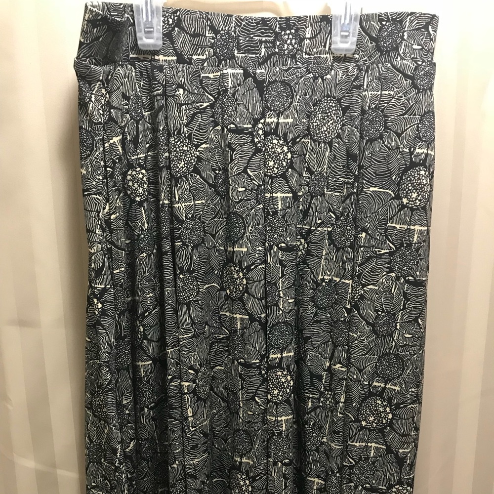 Lularoe Madison skirt with pockets!